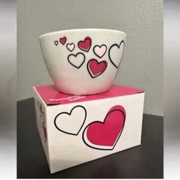 LIMITED EDITION T-Mobile Tuesdays Heart Ceramic Round Mug set of 2 - Picture 6 of 11